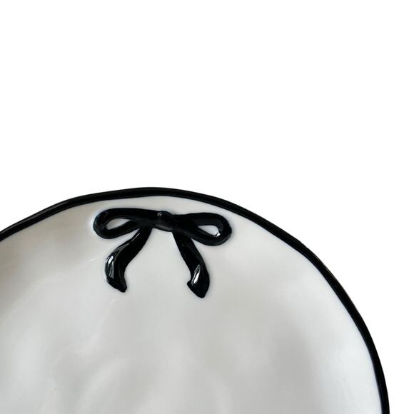 Hand Painted Coquette Black Bow Salad Plates 9in White Ceramic Set of 4 NEW - Picture 3 of 13